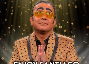 Yerko Puchento marca 25 años de humor con un show en Santiago.