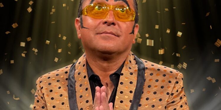 Yerko Puchento marca 25 años de humor con un show en Santiago.