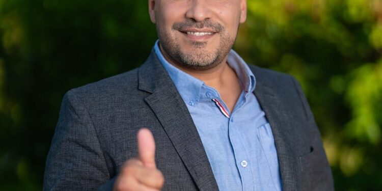 Molina: Alcalde despide a 29 funcionarios debido a irregularidades en licencias médicas.