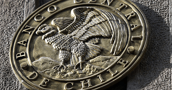 Banco Central sube ligeramente su proyección de crecimiento y sigue atento a la inflación subyacente.