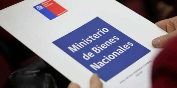 Cinco funcionarios de Bienes Nacionales en Arica son detenidos por posible corrupción relacionada con terrenos fiscales.