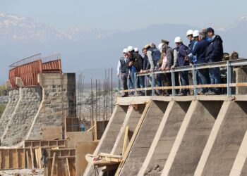 Histórico bono de $1.265 millones promueve la recuperación agrícola en el Cachapoal tras el colapso de la bocatoma.