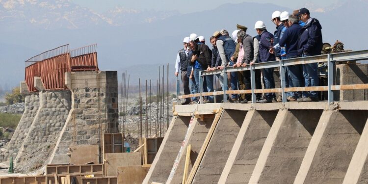 Histórico bono de $1.265 millones promueve la recuperación agrícola en el Cachapoal tras el colapso de la bocatoma.
