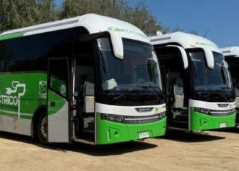 Se incorporan nuevos buses eléctricos a la flota de la Municipalidad de Colina.