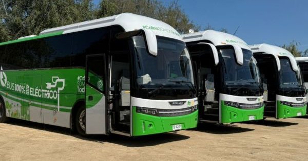 Se incorporan nuevos buses eléctricos a la flota de la Municipalidad de Colina.