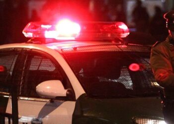 Joven reporta agresión sexual en un automóvil en San Antonio; hay una persona detenida.