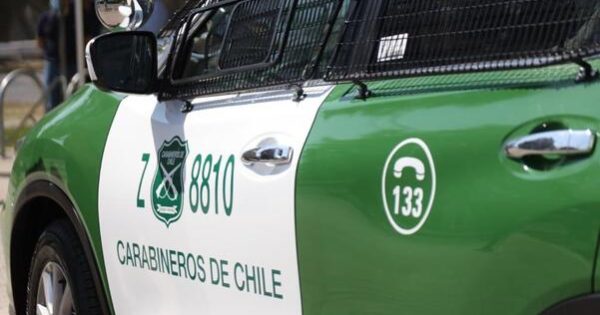 Carabinero dispara a delincuentes que intentaron robar un auto en Cerrillos.