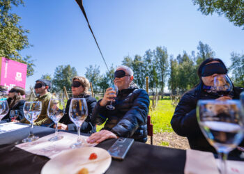 Cata a ciegas: Estudiantes fomentan el turismo inclusivo.