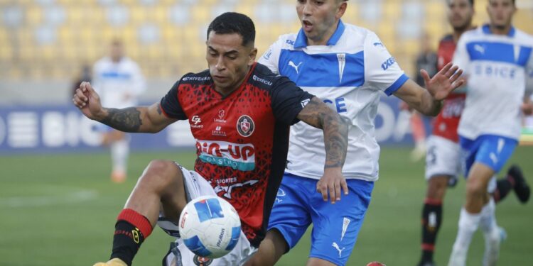 La Universidad Católica intentará prolongar su éxito ante Deportes Limache.