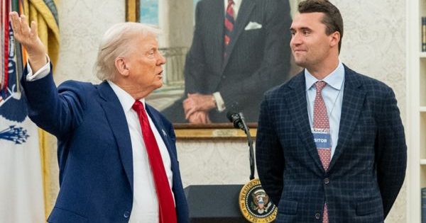 Charlie Kirk fallece tras recibir un balazo en universidad de EE.UU.