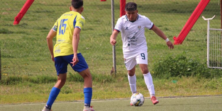 Chimbarongo sucumbe frente al líder y se posiciona en zona de descenso.