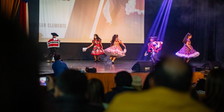 Estudiantes se reunieron en San Clemente para el Campeonato escolar comunal de cueca.