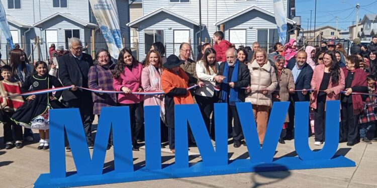 247 familias logran su sueño de tener casa propia en Los Ángeles: Autoridades realizan la entrega oficial.