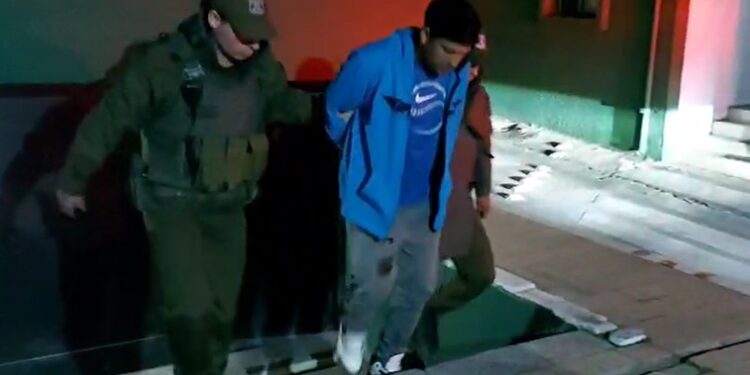 Carabinero agredido con un adoquín se encuentra en estado grave: el incidente sucedió en Las Condes.