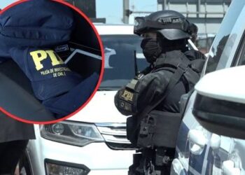 [VIDEO] Delincuentes se hicieron pasar por cabros de la PDI para asaltar una tienda en San Miguel.