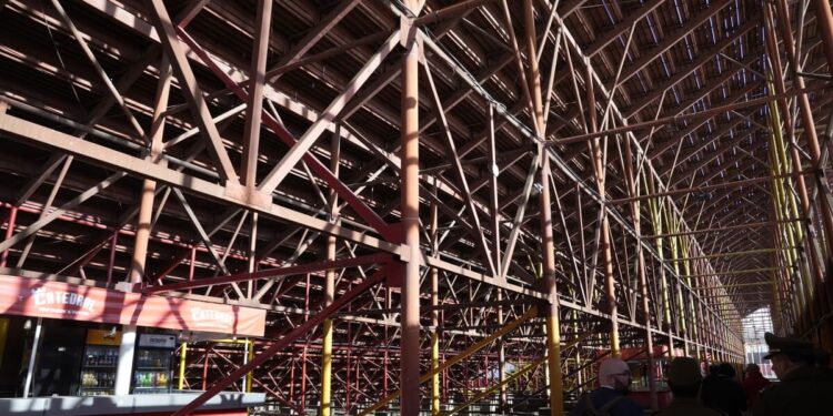 Independencia detiene trabajos en el Estadio Santa Laura.