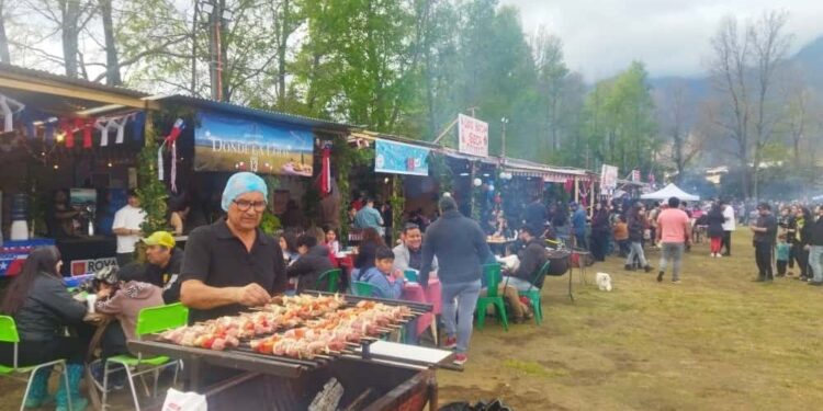 Gran afluencia de público destaca en la jornada inaugural de las Fiestas Patrias – LAVOZDEPUCON