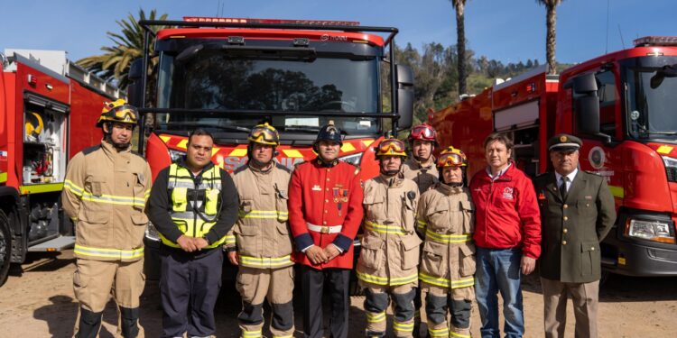 Gobierno del Maule proporciona carros bomba y camionetas para reforzar la red de emergencias.