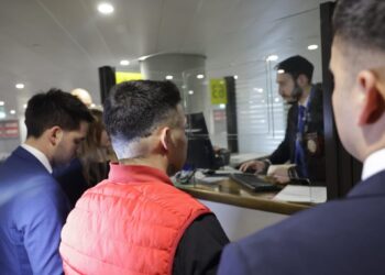 Llegan 31 chilenos deportados de EE.UU.: en total son 155 desde el inicio de la era Trump.