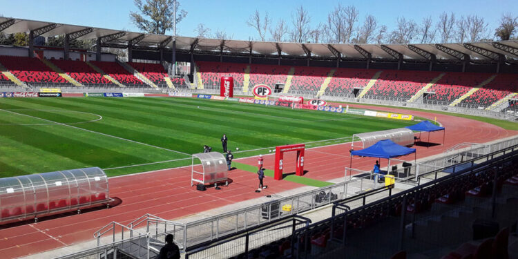 Talca homenajea a Iván “Pocholo” Azócar: el Estadio Fiscal adopta su nuevo nombre.