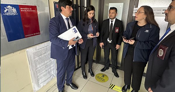 Operativo por corrupción en la Seremi de Bienes Nacionales de Arica termina con 10 detenidos.