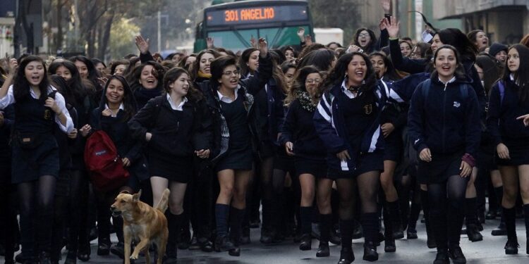 Municipalidad de Santiago da la espalda a las movilizaciones estudiantiles.