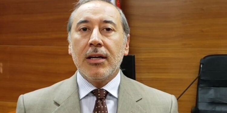 Ex Juez de Garantía de Rancagua fue sentenciado por abuso sexual a una funcionaria en 2018: la besó sin su consentimiento.