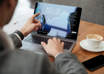 Tecnología, litio y retail marcan el resurgir de los inversionistas chilenos.