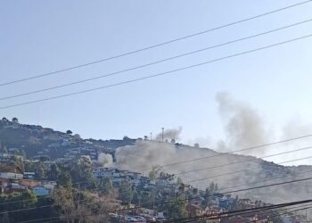 Valparaíso: Corte de energía tras incendio en una vivienda del cerro Yungay.