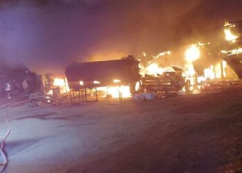 [AHORA] Incendio en Lampa: se quema galpón en el sector El Otoño.