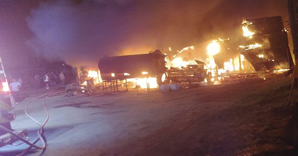 [AHORA] Incendio en Lampa: se quema galpón en el sector El Otoño.