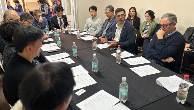 Reunión de trabajo con la comunidad coreana.