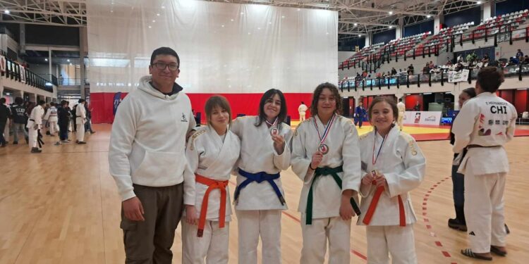 Judokas de Cauquenes destacan en el campeonato y acumulan puntos para el nacional.