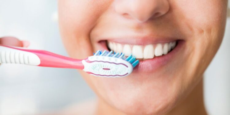 El error más frecuente en higiene dental: Cepillar los dientes inmediatamente después de comer.