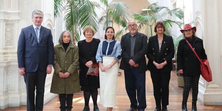 Ramón Díaz Eterovic es reconocido con el Premio Nacional de Literatura 2025.