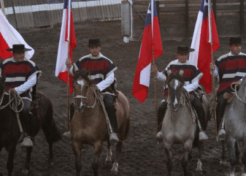 Las Palmas de Peñaflor hacen reventar la Medialuna de Peldehue y dan el vamos a las Fiestas Patrias en Colina.