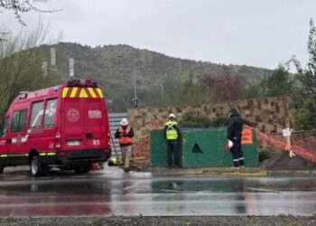 [AHORA] Bomberos están rescatando a una persona que se cayó a un pozo en Chicureo.