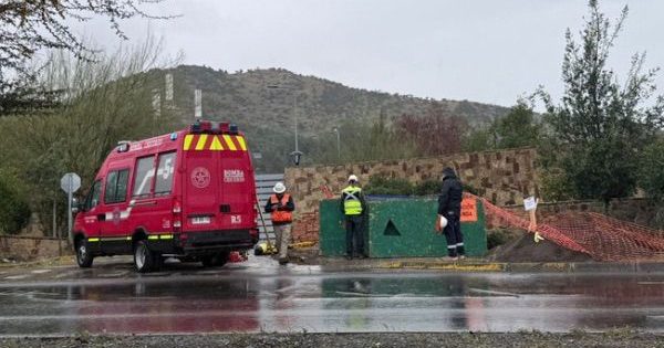 [AHORA] Bomberos están rescatando a una persona que se cayó a un pozo en Chicureo.