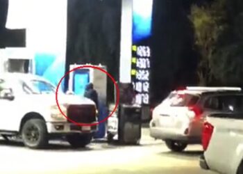 [VIDEO] Delincuentes se roban una camioneta y una moto en la bomba Copec de Chamisero.