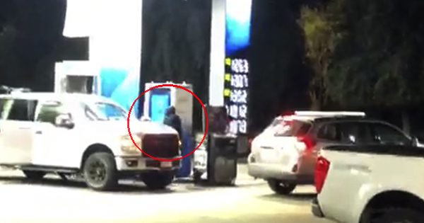 [VIDEO] Delincuentes se roban una camioneta y una moto en la bomba Copec de Chamisero.