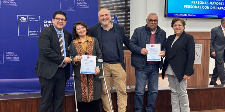 Personas mayores y con discapacidad obtienen subsidios de arriendo en la región del Maule.