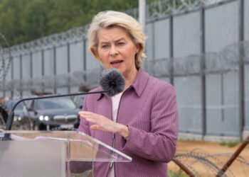 Avión que llevaba al líder de la Unión Europea habría sufrido una supuesta interferencia rusa en su GPS.