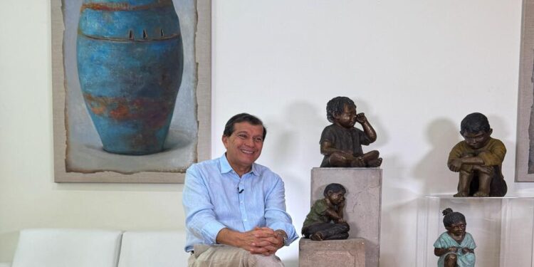 Doctor y escultor Héctor Valdés lanza la Fundación «Amarte» en Chile.