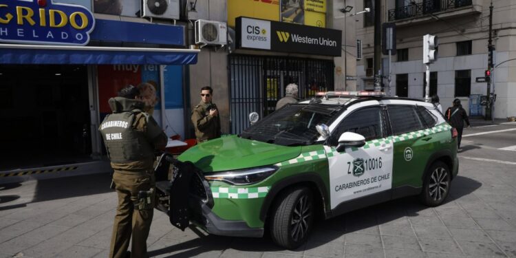 Asalto violento a una sucursal de Western Union en Valparaíso: delincuentes se llevaron $10 millones.