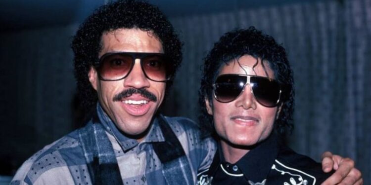 Lionel Richie revela el lado desconocido de Michael Jackson durante su apogeo: «Era muy hediondo».