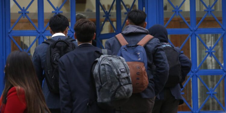 Valparaíso destaca entre las tres regiones con más progreso en revinculación escolar, alcanzando un 46% en 2025.