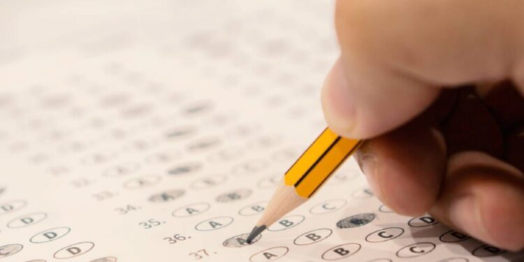 La Contraloría identificó más de $400 millones en irregularidades relacionadas con la toma del SIMCE 2024.