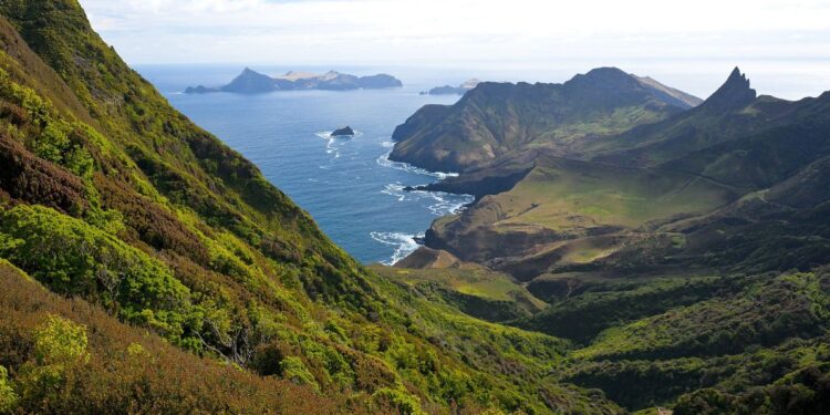 Tribunal Ambiental instruye a Conaf a emitir una nueva resolución tras el rechazo de excavaciones en el Parque Juan Fernández.