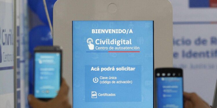 Diputados solicitan a la Contraloría investigar la entrega irregular de Clave Única a migrantes sin RUN.