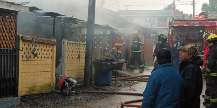 Funcionaria de salud reconocida en Biobío y Malleco fallece junto a su hija en un incendio de vivienda en Angol.